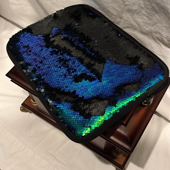 iPad Case - Picture 2 of 7